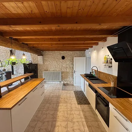 Дом отдыха 3 Etoiles De 100m2- Piscine Partagee *