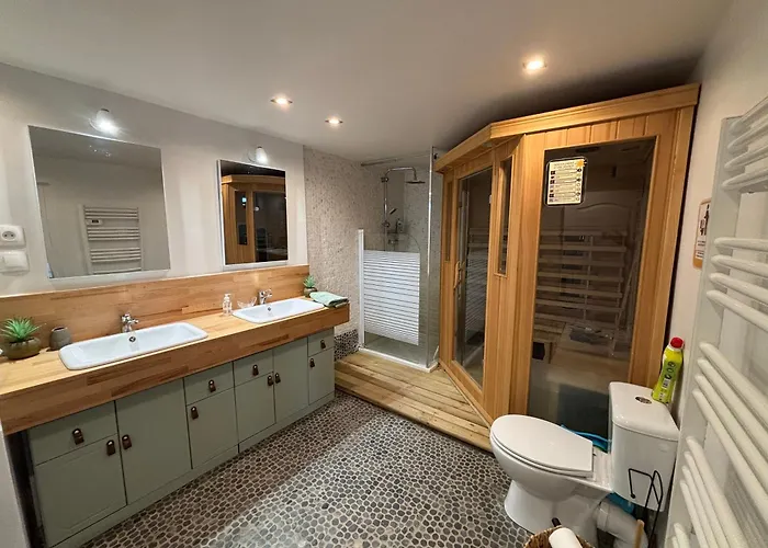 100m2- Piscine Partagee Nyaraló