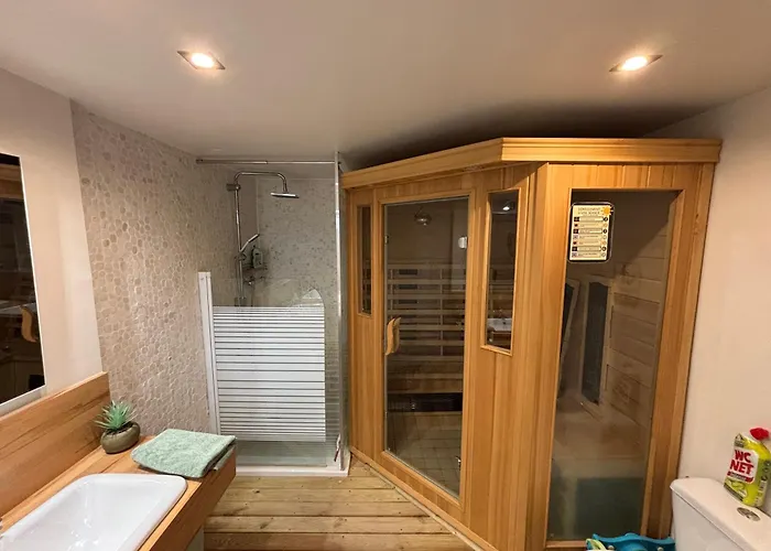 100m2- Piscine Partagee Nyaraló