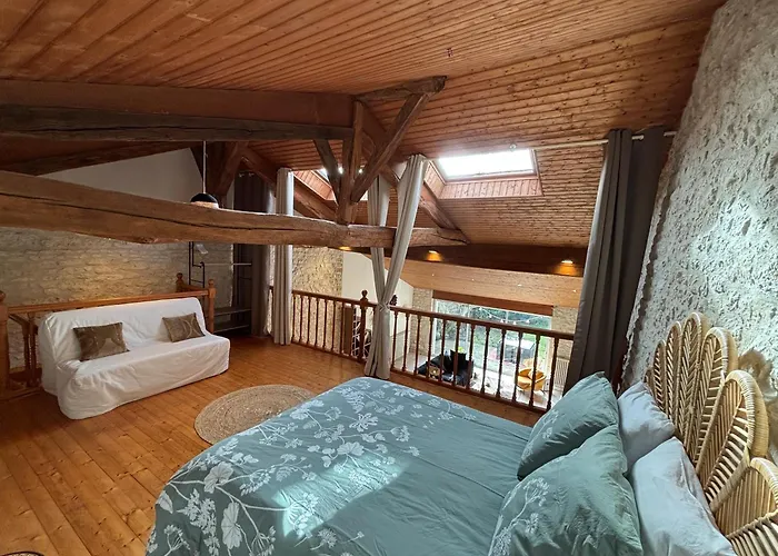 100m2- Piscine Partagee Nyaraló *